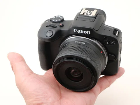 Canon R100